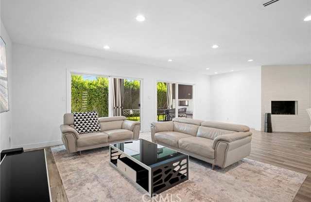 7078 Park Manor Avenue Gallery 3