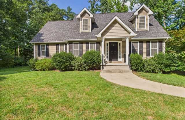 Stunning 3 Bedroom 2.5 Bath Home in North Chesterfield Available NOW! photos photos
