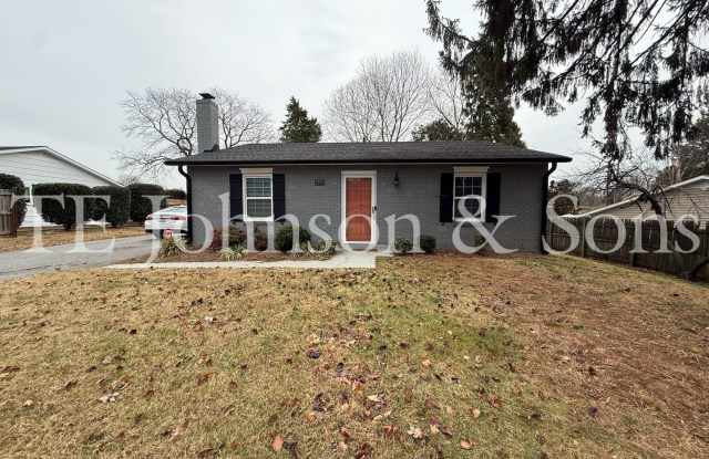 Modern Comfort with a Fenced Yard in Winston-Salem - 2893 Navajo Avenue, Winston-Salem, NC 27103