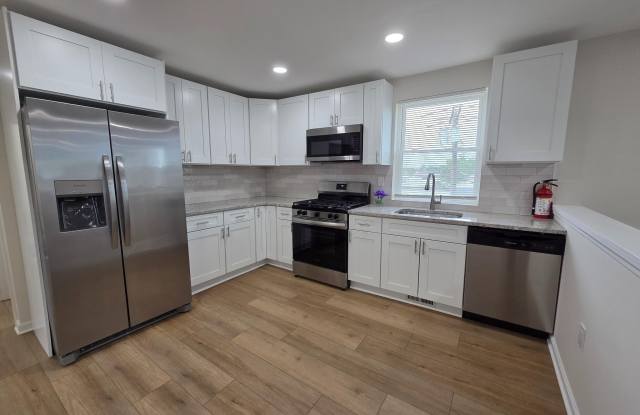 102 E CLEMENTS BRIDGE Road photos photos