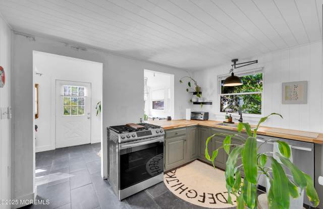 638 Parkside Avenue - 638 Parkside Avenue, Toms River, NJ 08753