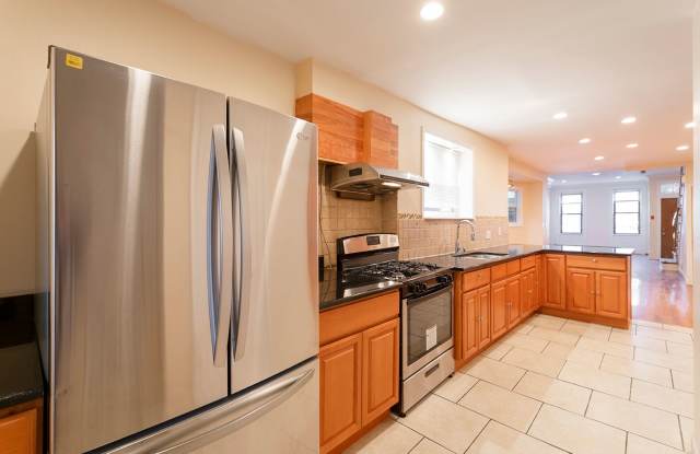 Four Bed Graduate Hospital Home photos photos