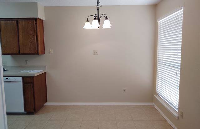 713 Windcrest Drive Gallery 3
