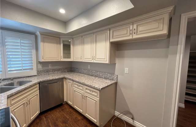 166 Oak Forest Circle Gallery 4