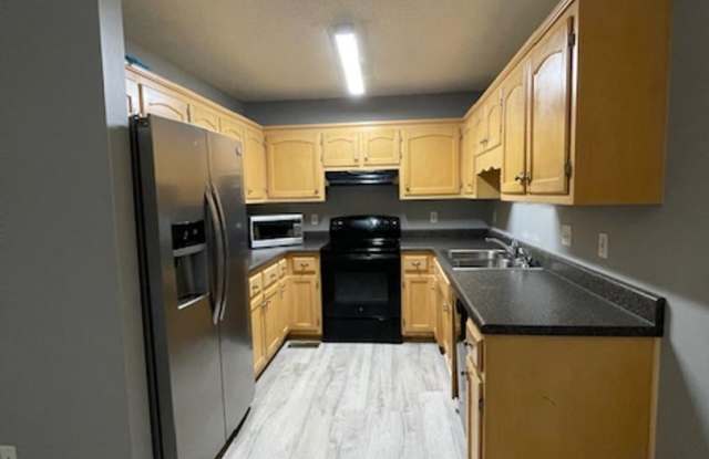 City of Maryville 1 bedroom with garage Call Ed Johnson 865-924-5045 or Debra Johnson 865-591-8281 Gallery 4