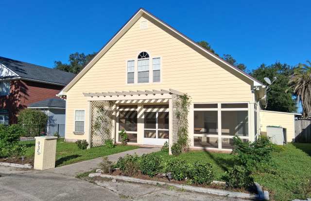 935 Anna Avenue Gallery 3