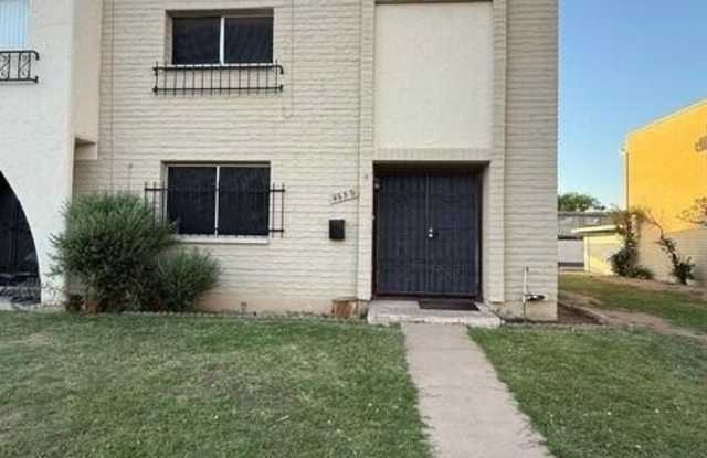 4659 N 21ST Avenue Gallery 1