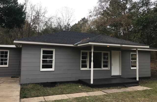 **ON HOLD**3 or 4 Bedroom / 1.5 Bathroom Home for Rent in Columbus, GA photos photos