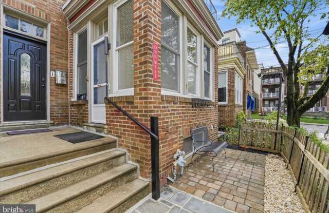 1 ATHENS Avenue W Gallery 2