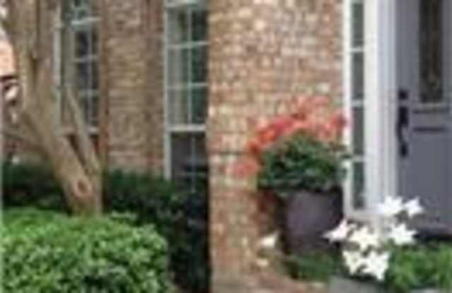 3756 Woodshadow Lane Gallery 2