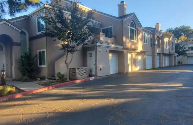 Spacious Condo, A/C, Wood Floors, Fresh Paint, Raised Floors, Balcony, Walk In Closet, Garage, 2 Pools! photos photos
