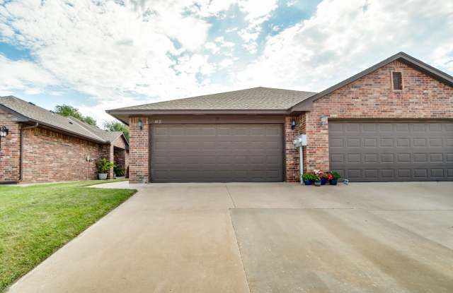 3 Bedroom 2 Bath 2 Car Garage - Edmond Schools Gallery 1
