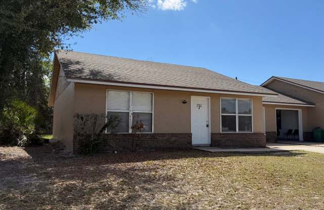 Two bedroom one bathroom, one car garage photos photos