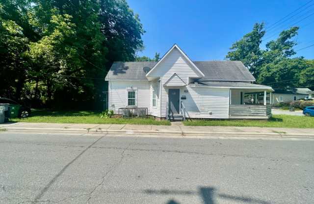 Welcome to this charming 3-bedroom, 1-bathroom home located in the vibrant city of Charlotte, NC photos photos