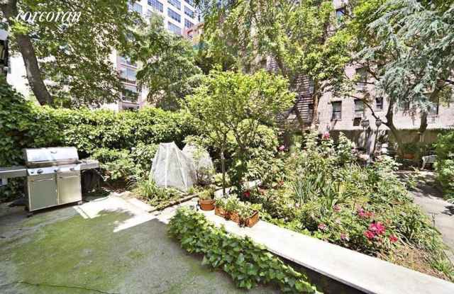 19 Vandam Street Gallery 2