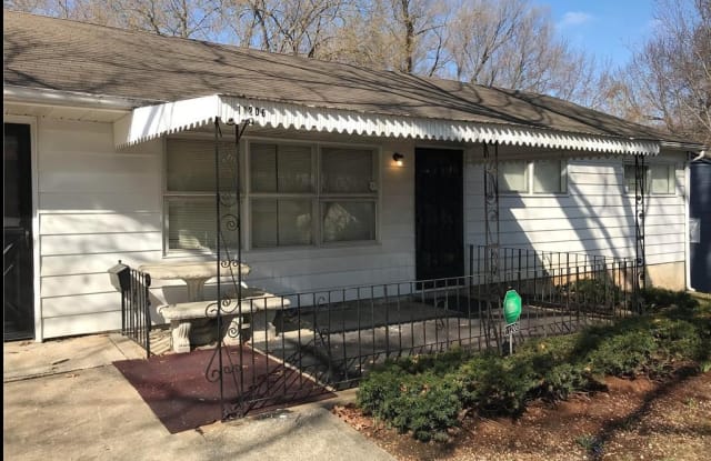 11206 Manchester Ave - 11206 North Manchester Avenue, Kansas City, MO 64157