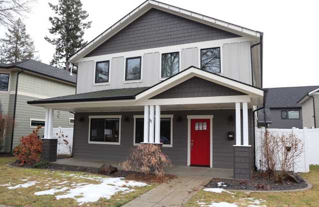 Beautiful home Downtown CDA Gallery 1