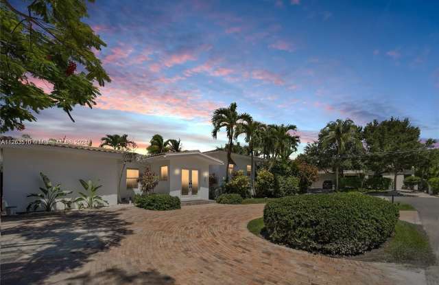 201 Greenwood Dr - 201 Greenwood Drive, Key Biscayne, FL 33149