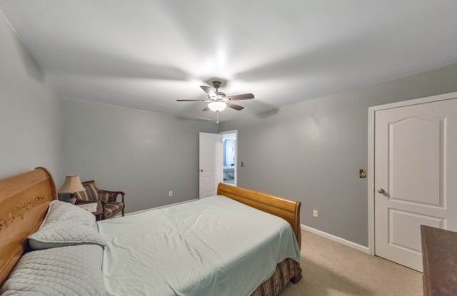179 Holbrook Drive Gallery 4