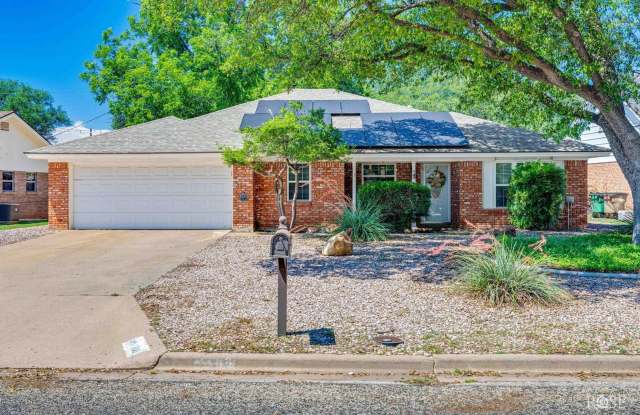 NOW AVAILABLE | Spacious 3 Bedroom Home In College Hills + Bonus Room and Electricity Included! photos photos