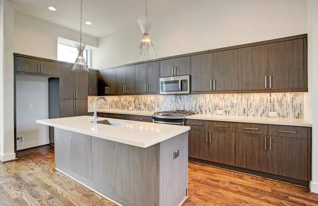 1004 California Gallery 3
