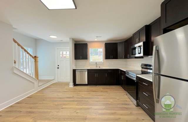 6 Robin Hood Road - A Gallery 2