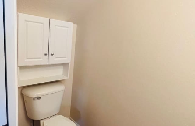 Great Northside Townhouse! 3 Bed - 1.5 Bath - Fenced Yard Gallery 1