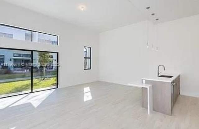 4500 NW 8th Pl photos photos