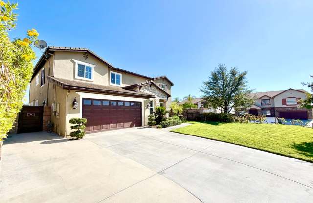 Stunning 5 Bedroom Cul-De-Sac Pool Home with INCLUDED SOLAR, 4-Car Tandem Garage & Private Balcony! Gallery 3