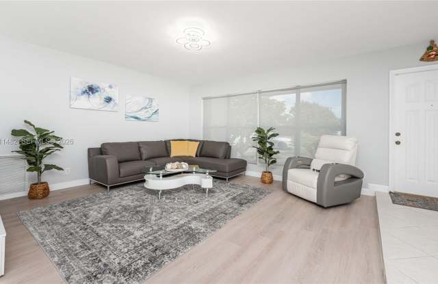 810 S Rainbow Dr photos photos
