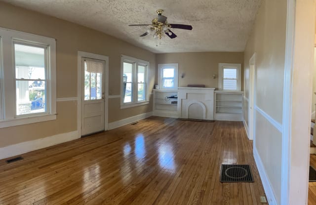 933 Highland Ave Se - 933 Highland Avenue Southeast, Roanoke, VA 24013