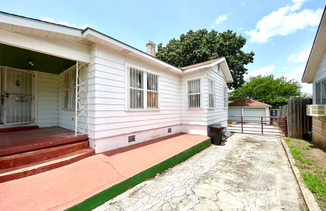 Charming 2BR Home with Solar Panels & Beautiful Wood Floors! Gallery 4