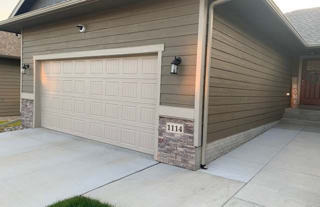 Stylish  Spacious 4-Bedroom Home with Versatile Layout and Modern Comforts photos photos