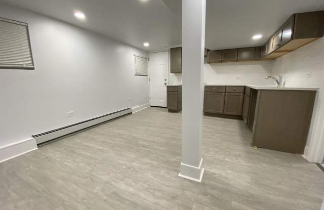 3921 North Sawyer AvenueGarden Apartment Gallery 3