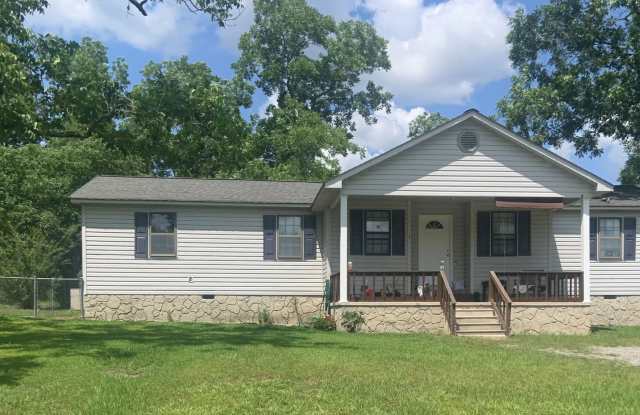 4 Bed/2 Bath Home Gallery 1