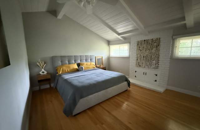 22556 Gilmore St photos photos