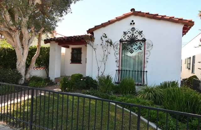 Single story 3 bedroom 2 bath home in Belmont Shore Gallery 1