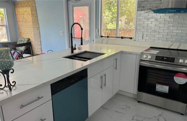 1633 Mckinley St - 1633 McKinley Street, Hollywood, FL 33020