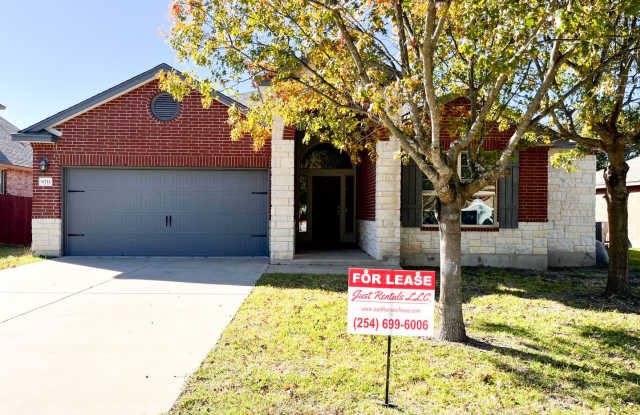 Available NOW!!!! Beautiful 1 story, 3 bedroom, 2.5 bath, 2 car garage home with a privacy fenced yard and garage door opener. This is exactly what you have been looking for! A home that offers everything you could ask for. Floor plan is such a great use - 6711 Modesto Road, Killeen, TX 76542