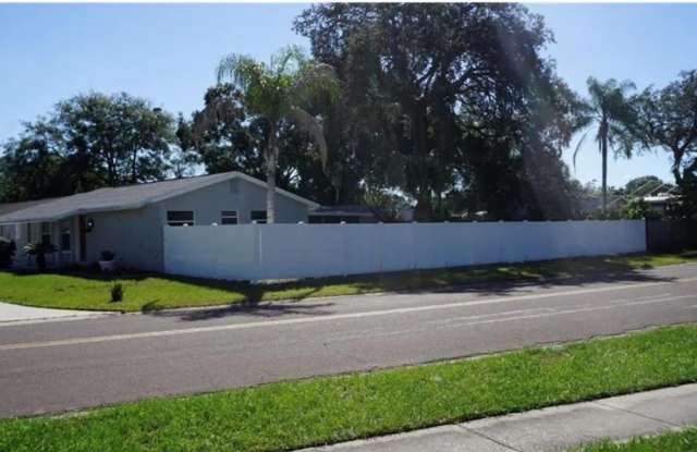 8518 WOODLAKE Drive Gallery 2