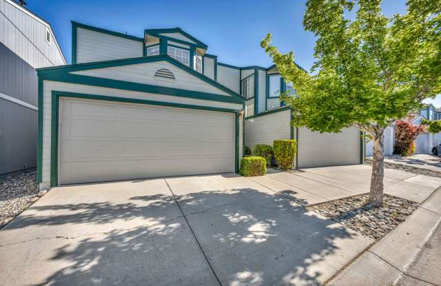 Updated Three Bedroom Townhome photos photos