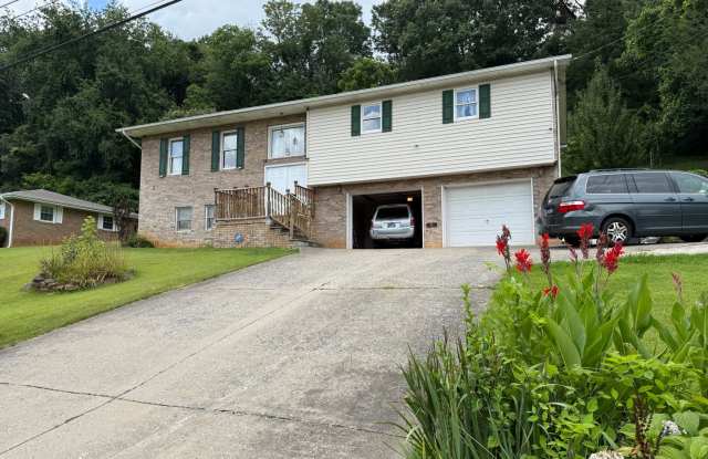 Spacious 4-Bedroom, 3-Bath Home in a Desirable Colonial Heights Neighborhood photos photos