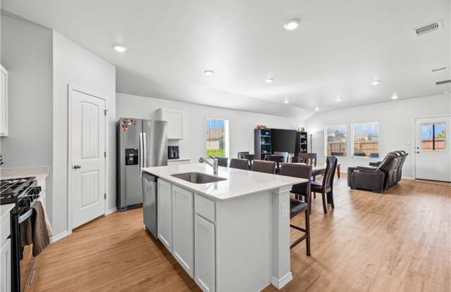 7702 Spiderman Drive Gallery 4
