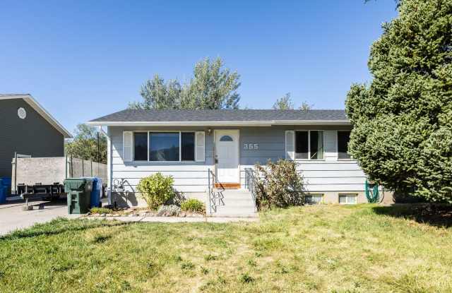 $500 OFF first months rent!!!! AWESOME 5 BED 2 BATH HOME IN POCATELLO WITH WASHER AND DRYER INCLUDED Gallery 3