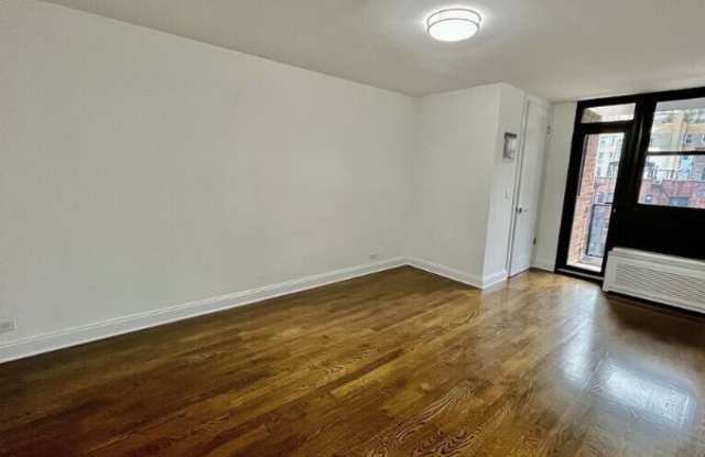 170 E 35th St Gallery 4