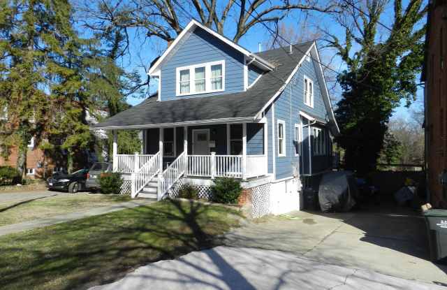3009 SOUTH DAKOTA AVENUE NE Gallery 2