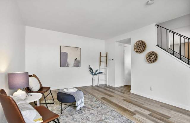 211 East Bluff Gallery 3