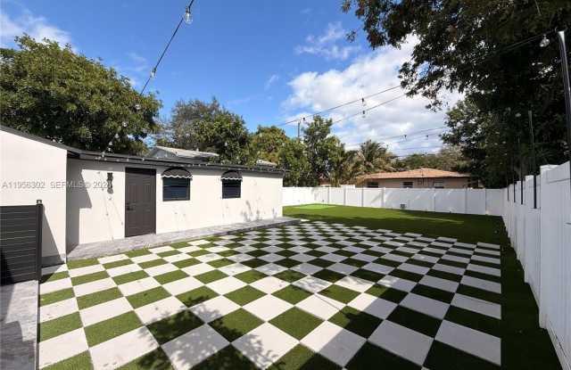 1532 N Andrews Ave photos photos