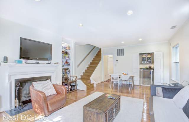 1646 Beekman Pl NW Unit C Gallery 3