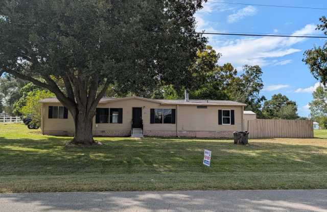 Remodeled 3 bed 2 bath 1,628 sq ft home with Granite Countertops Gallery 1